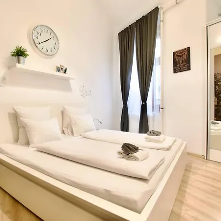 Appartement Standard By Hi5- Podmaniczky Street *